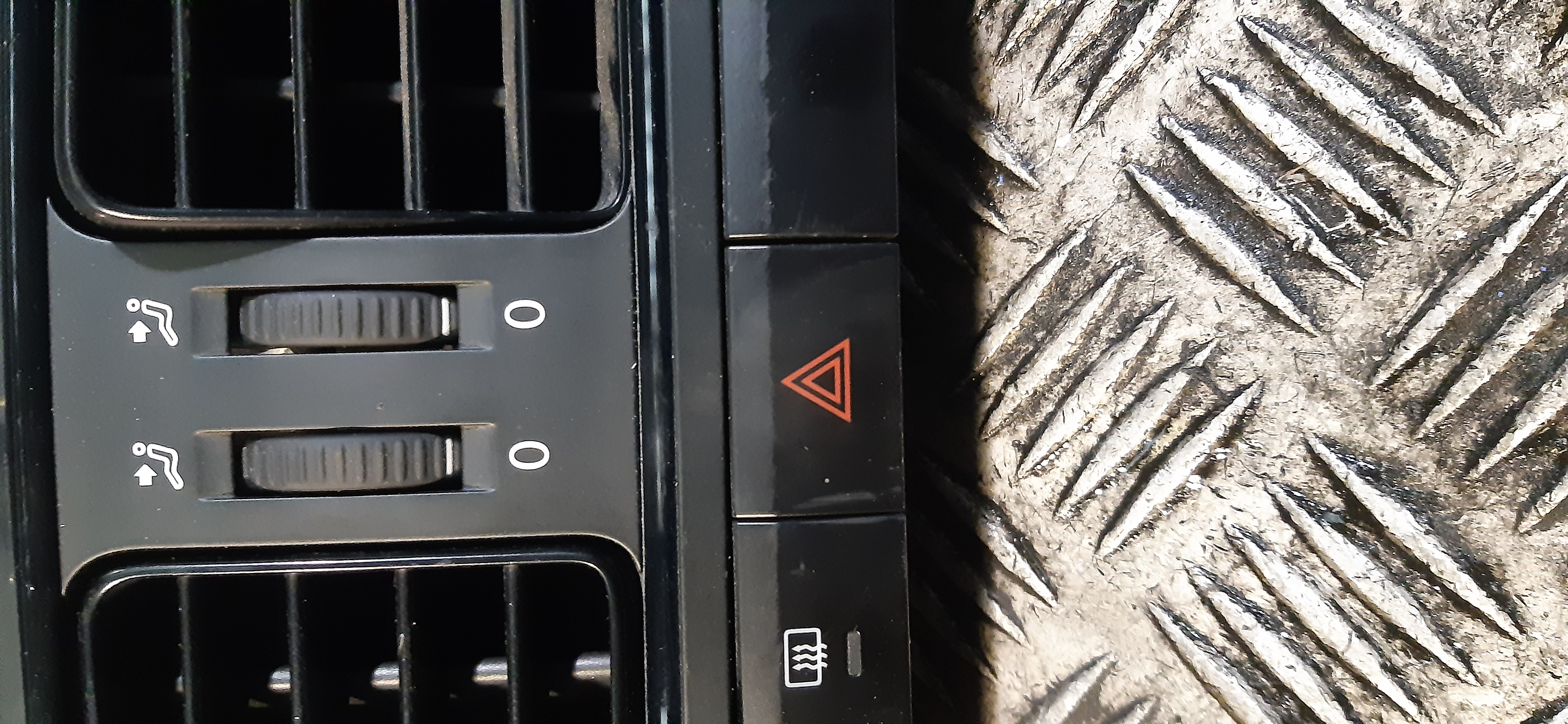 Bocchette areazione centrali con pulsantiera VW Polo 1.2b 2014 5P 6RF819728 PLS1871